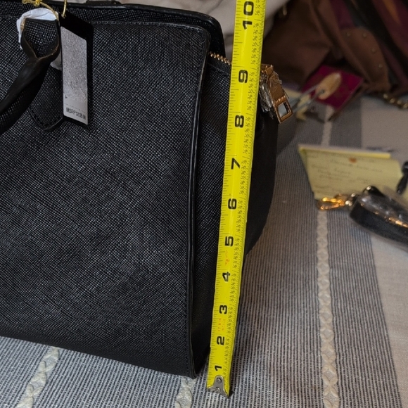 Bebe Black Star-Patterned Tote Bag - Picture 9 of 10